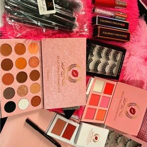 Eyeshadow Palette Makeup Kit - Vibrant Shades Of Brown Coral and Silvers